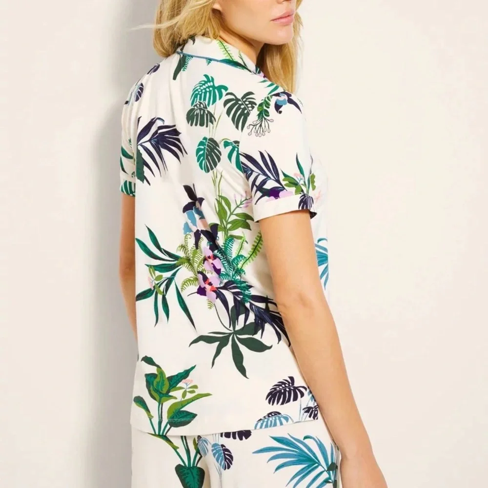 Soma Cool Nights Short Sleeve Notch Collar Lush Botanicals White Top - Picture 2 of 5